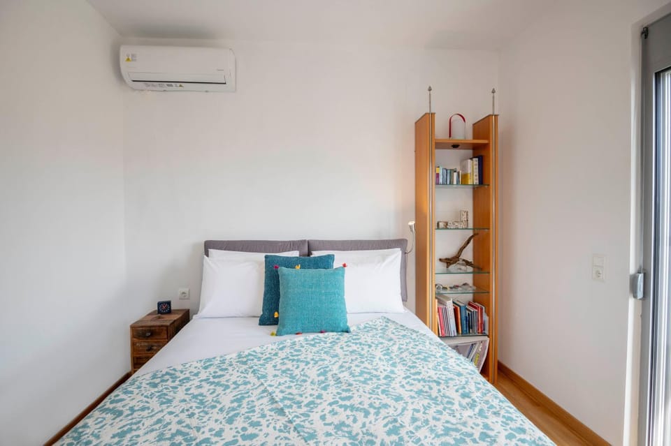 Bed, Photo of the whole room, air conditioner