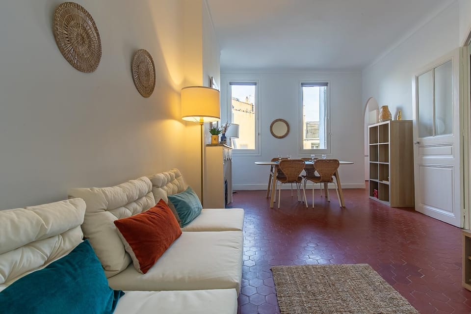 TV and multimedia, Living room, Dining area