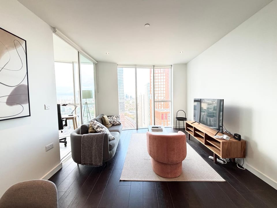 River View 2BR 2BA Central London Family-Friendly Apartment in London