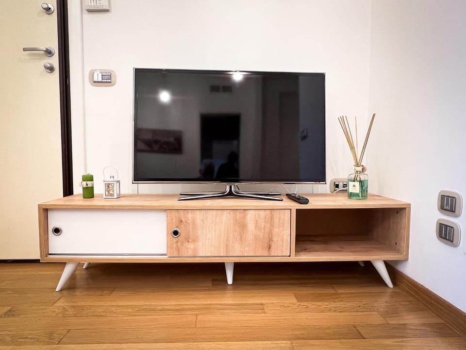 Communal lounge/ TV room, TV and multimedia, Living room, Seating area, Evening entertainment