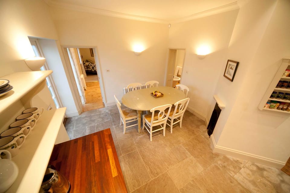 Dining area, kitchen