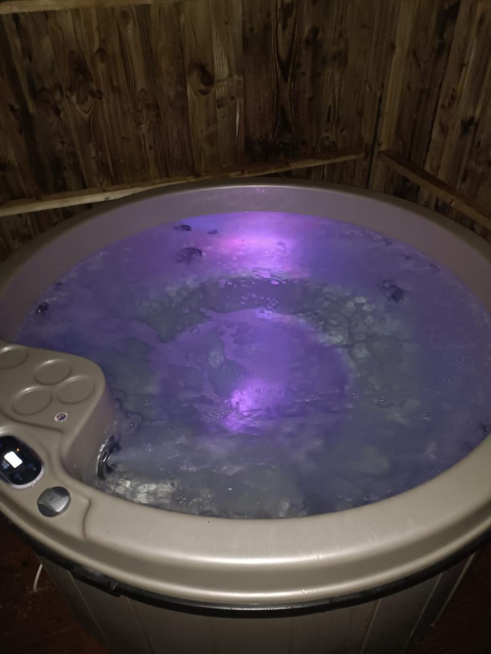 Hillingworth's Hot Tub Retreat - Lochmaben House in Scotland