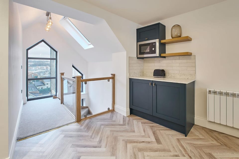 Kitchen or kitchenette, internet