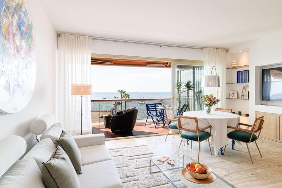 Emilie - panoramic sea views beach facing paradise Apartment in Antibes