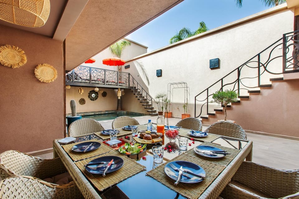 Patio, View (from property/room), Balcony/Terrace, Living room, Food and drinks, Seating area, Dining area, Food, Breakfast