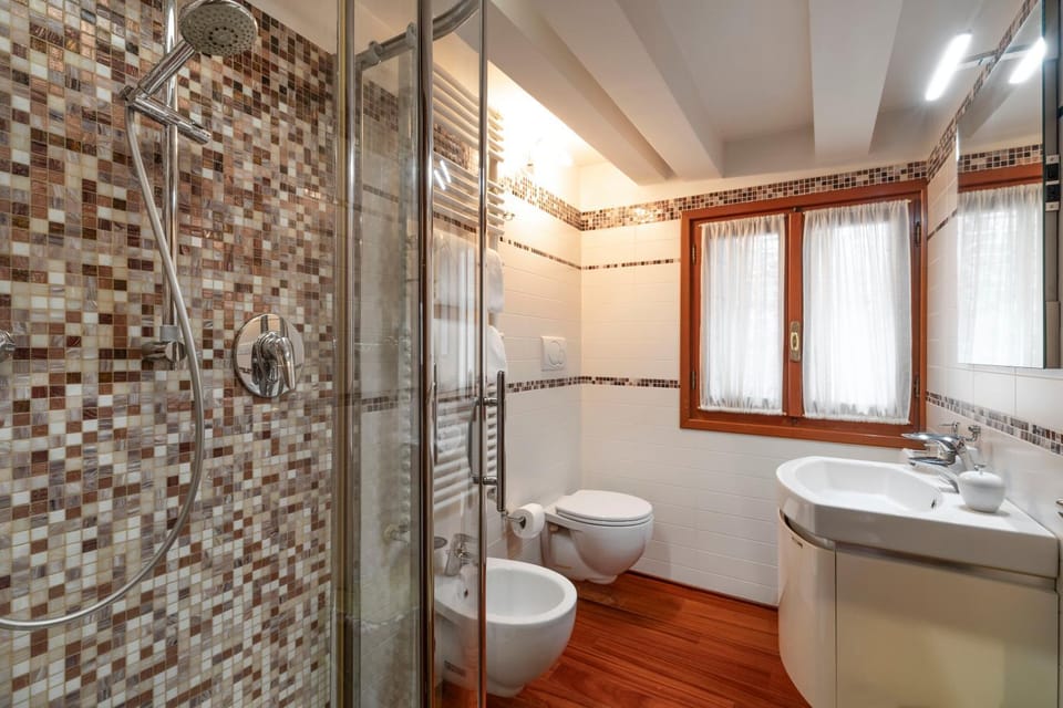 Shower, Bathroom, bidet