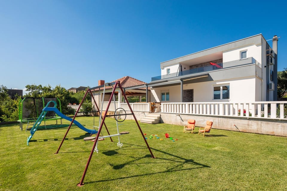 Day, Natural landscape, Children play ground, Garden, Garden view