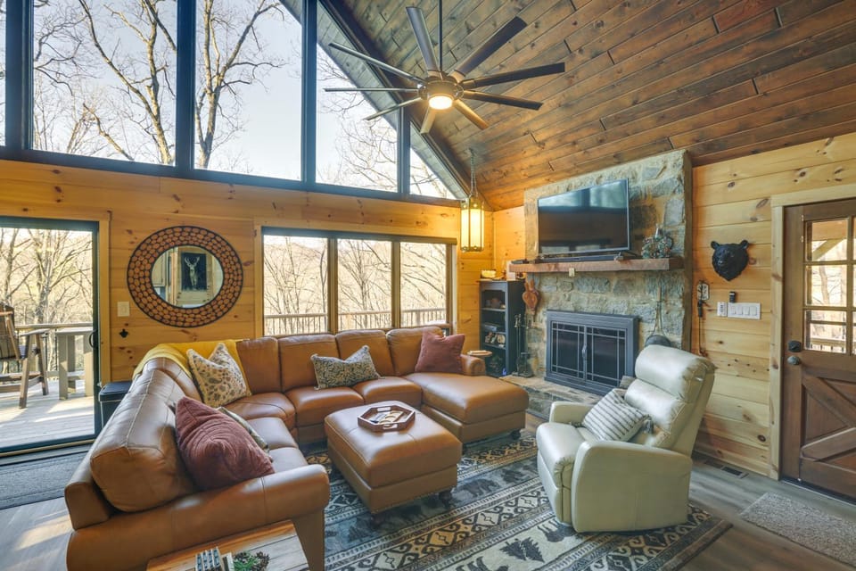 Deep Gap Cabin w/ 2 Decks & Community Amenities! Cabin in Watauga