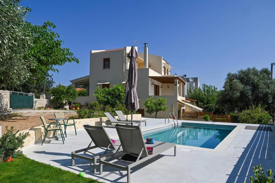 Pool view, Swimming pool, sunbed