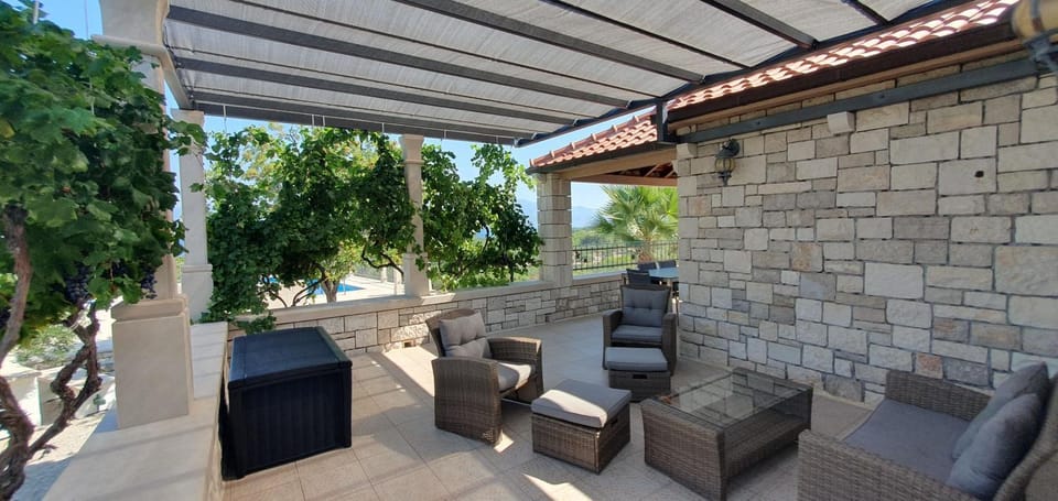 VILLA AGAPE - Three bedroom villa on 15k m2 olive grove - Incredible 360 view - Free parking - Private pool and jacuzzi Villa in Split-Dalmatia County