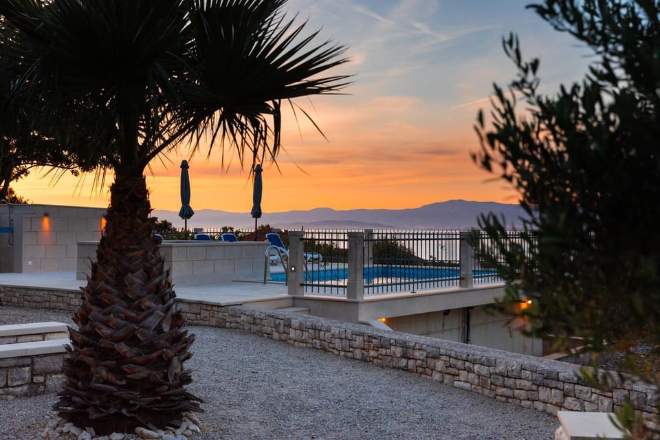 VILLA AGAPE - Three bedroom villa on 15k m2 olive grove - Incredible 360 view - Free parking - Private pool and jacuzzi Villa in Split-Dalmatia County