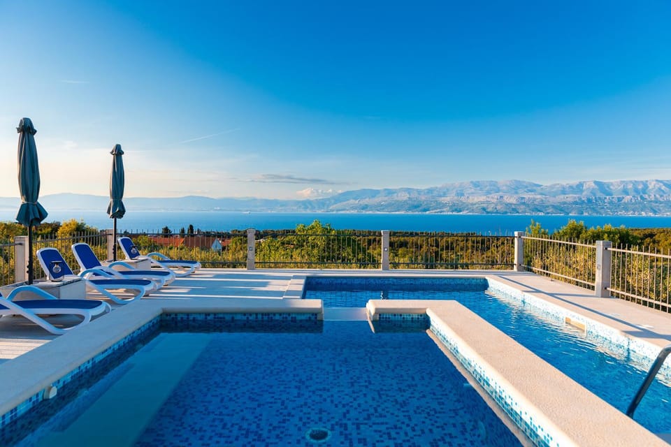 VILLA AGAPE - Three bedroom villa on 15k m2 olive grove - Incredible 360 view - Free parking - Private pool and jacuzzi Villa in Split-Dalmatia County