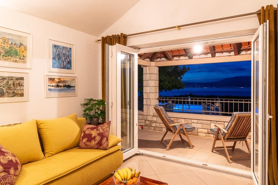 VILLA AGAPE - Three bedroom villa on 15k m2 olive grove - Incredible 360 view - Free parking - Private pool and jacuzzi Villa in Split-Dalmatia County