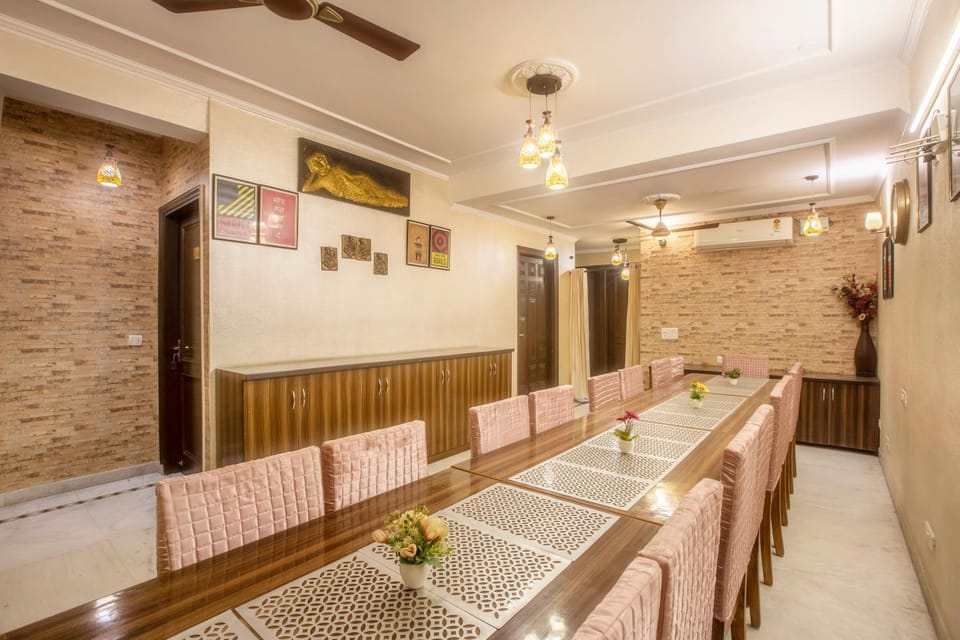 Living room, Seating area, Dining area, air conditioner