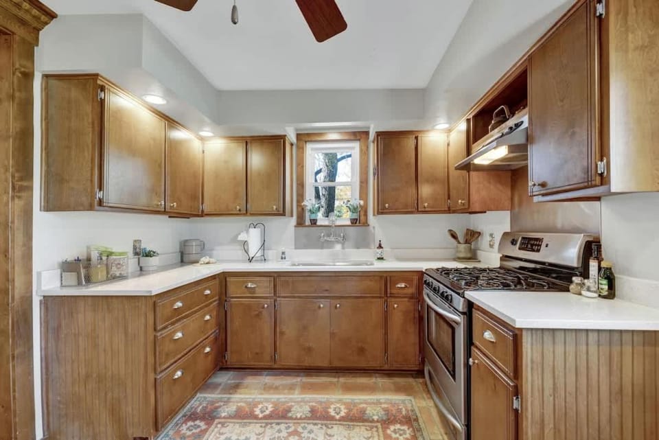 Kitchen or kitchenette, kitchen