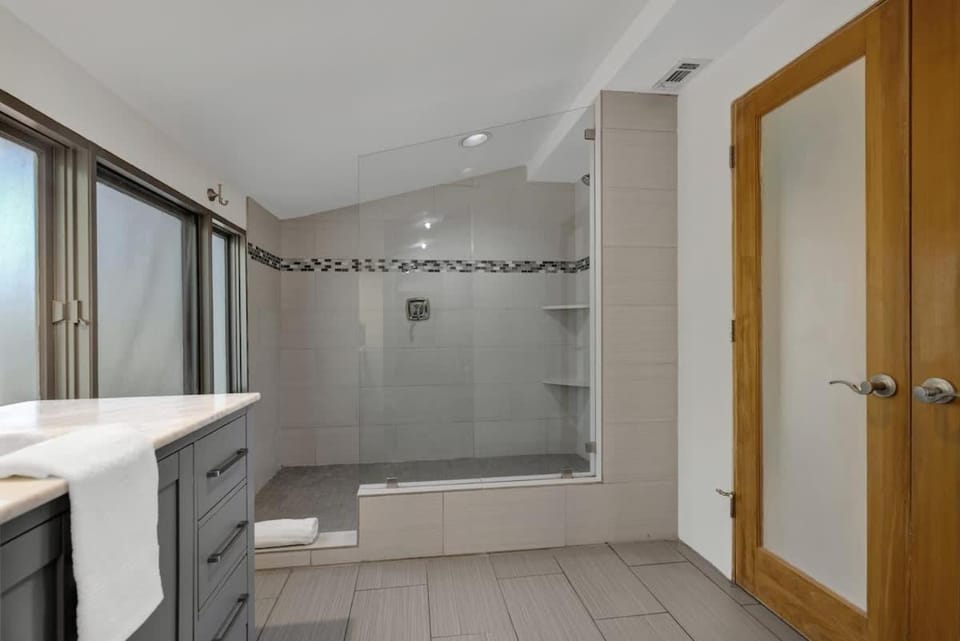 Bathroom, Bath