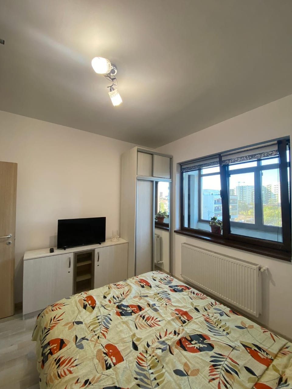 Bed, TV and multimedia, Bedroom, hair dresser, wardrobe