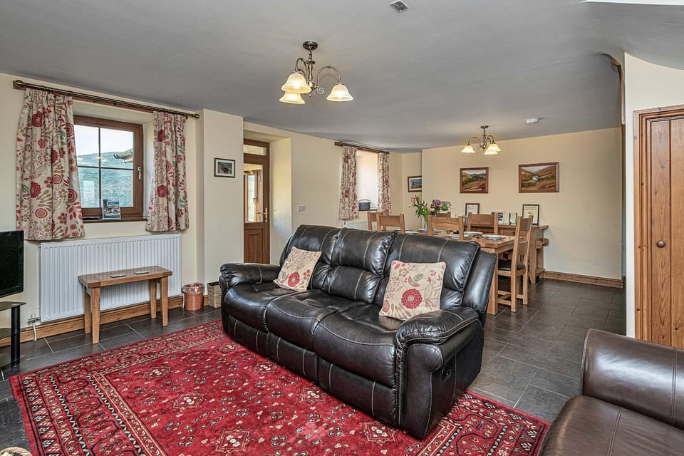 Communal lounge/ TV room, Living room, Seating area, Dining area