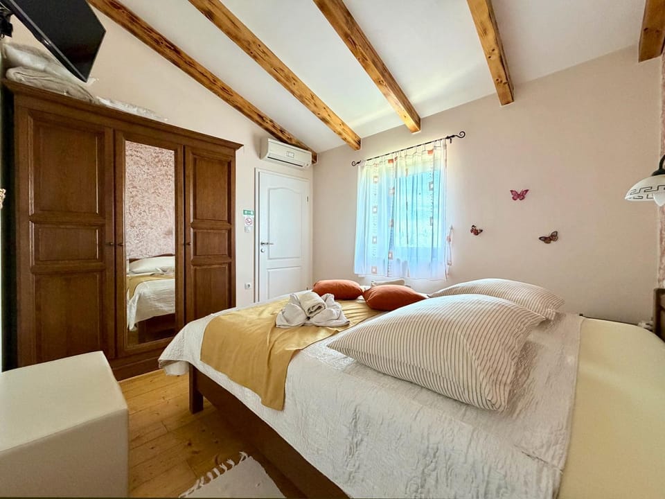 Bed, Bedroom, wardrobe