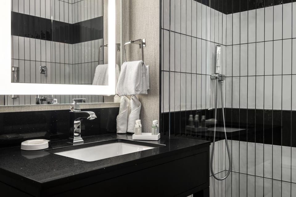 Shower, Bathroom, towels