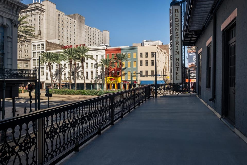 Balcony/Terrace, City view, Street view
