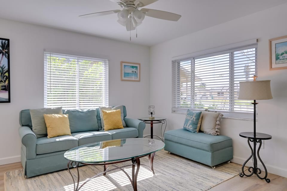 Cozy & Bright Naples Abode w/ Community Amenities! Apartment in Naples