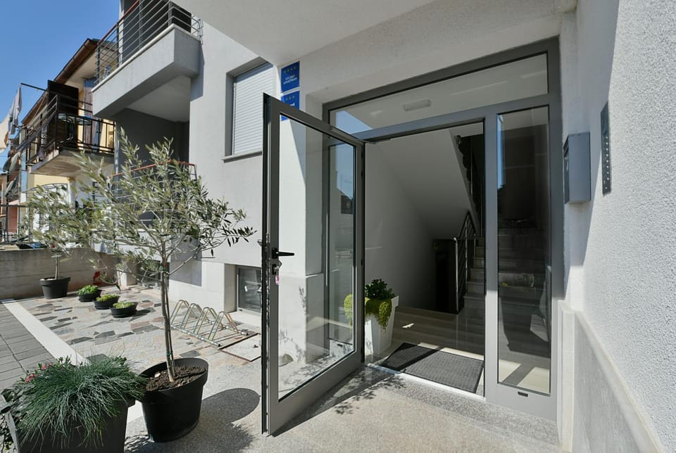 Property building, Facade/entrance