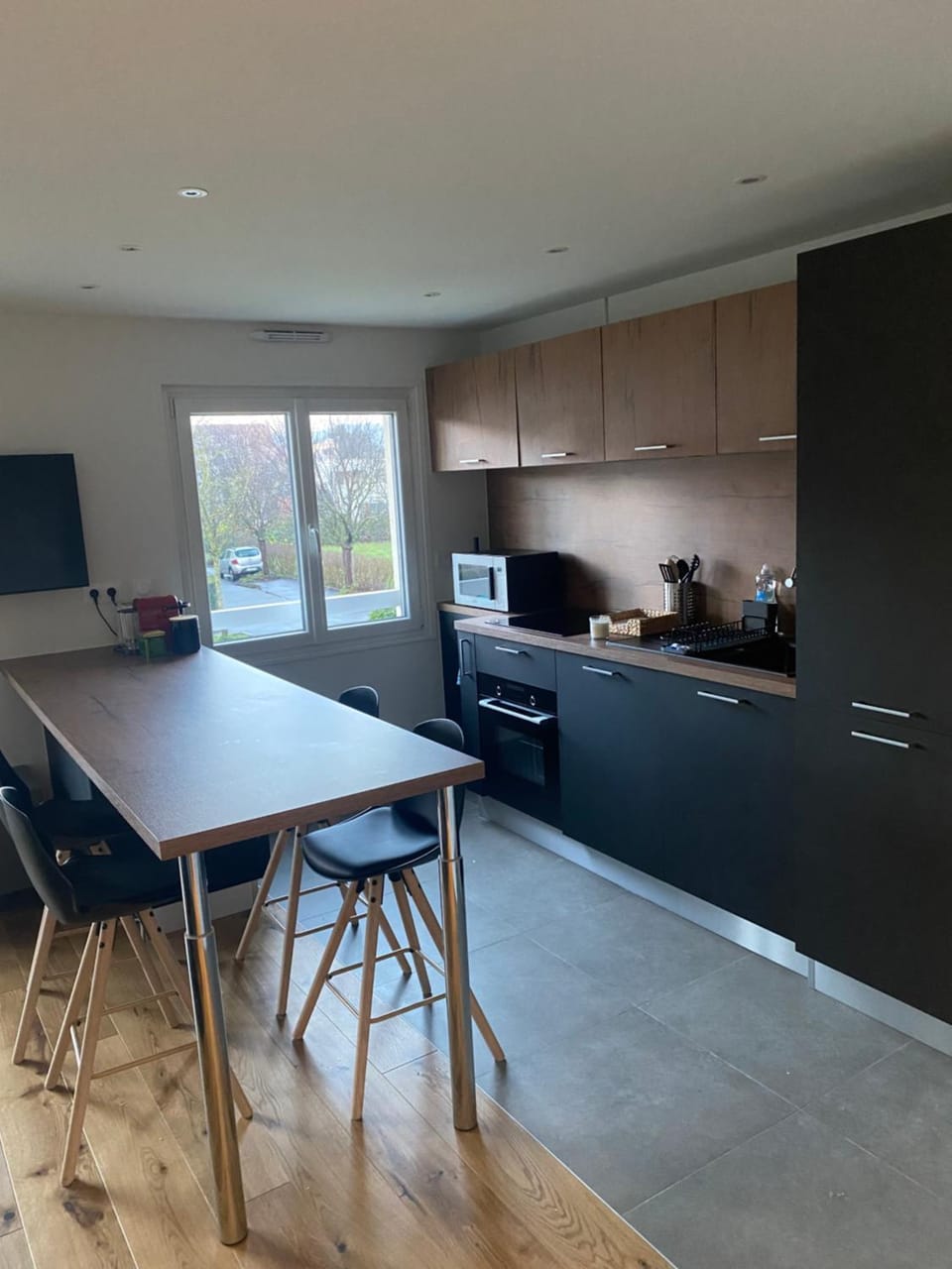 Kitchen or kitchenette, stove