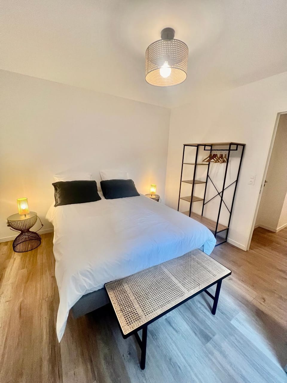 Bed, Photo of the whole room, Bedroom