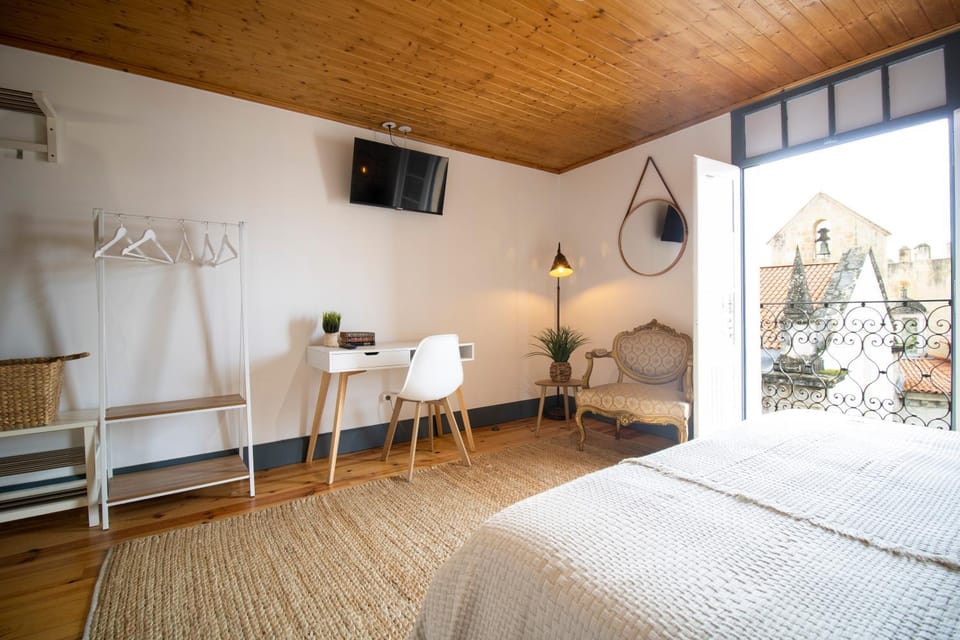 Sé Velha Suites Bed and Breakfast in Coimbra