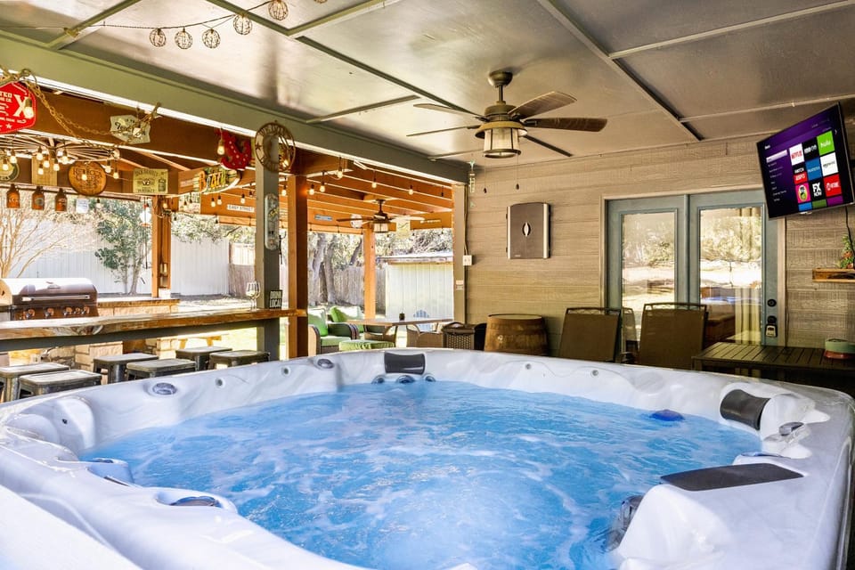the Hot Tub Farmhouse House in Canyon Lake