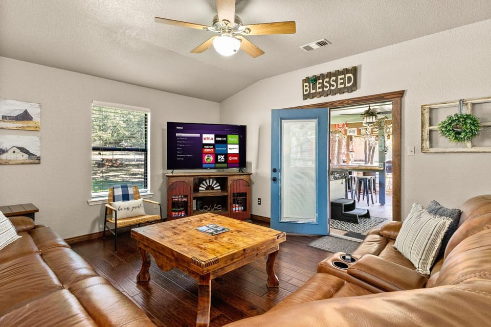 Communal lounge/ TV room, Living room