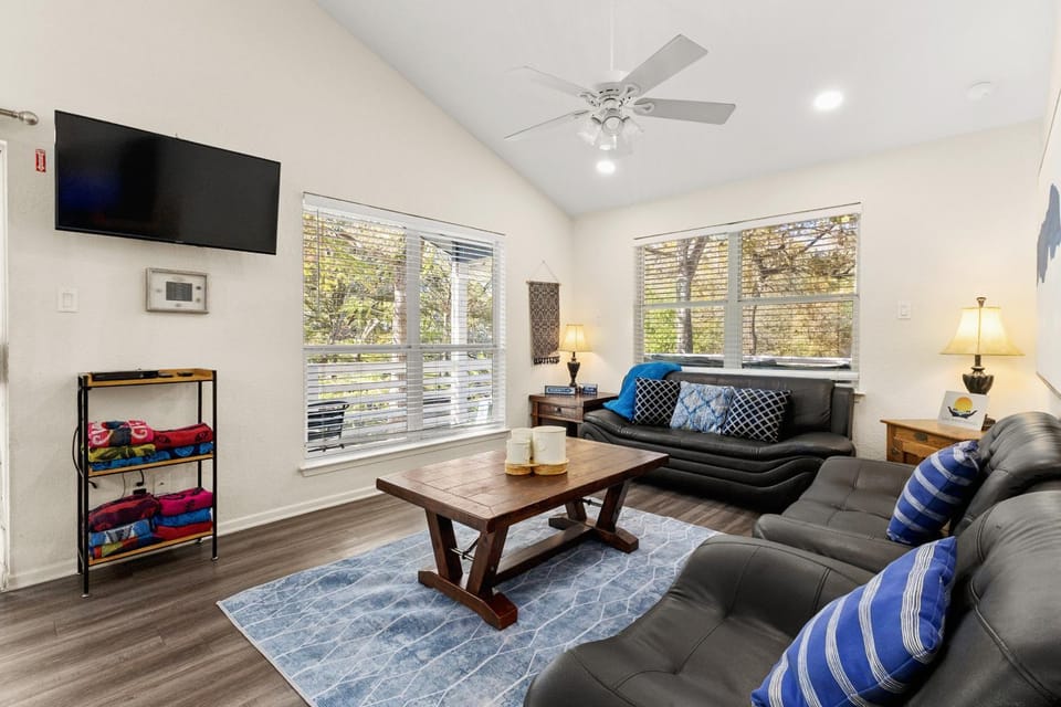 Communal lounge/ TV room, Living room