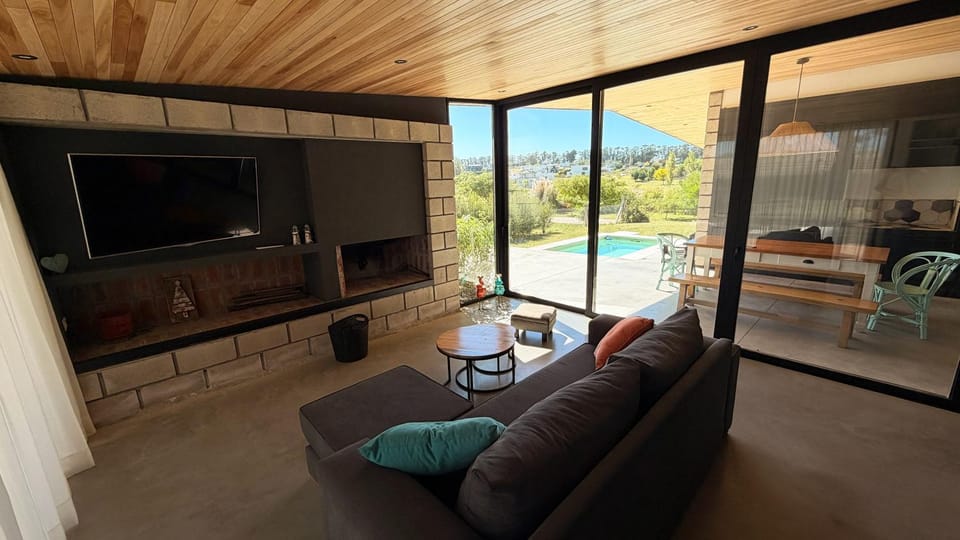 Patio, TV and multimedia, Living room, Dining area