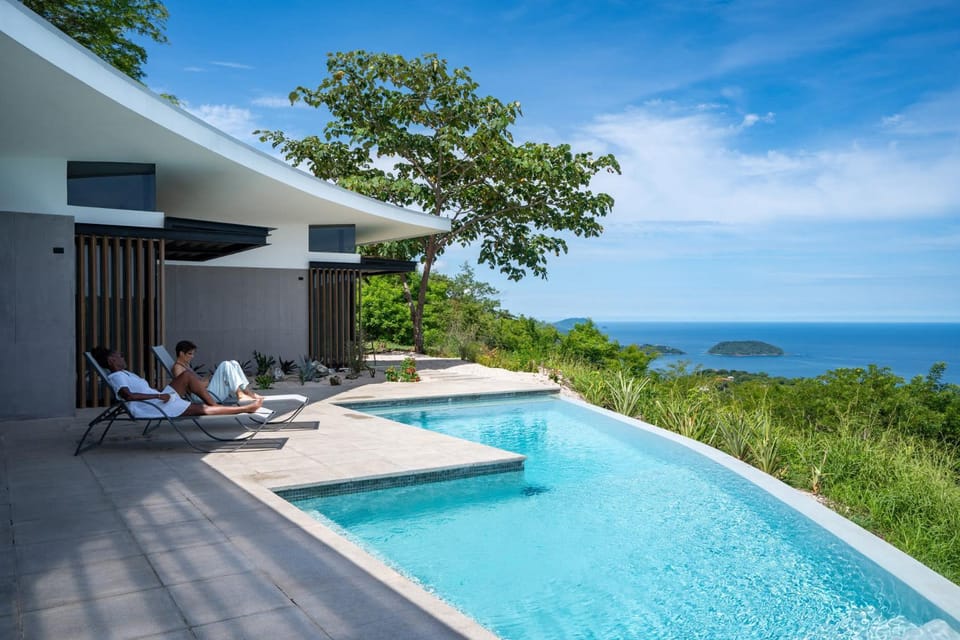 Luxurious Ultramodern Property with Private Suites, Infinity Pool, and Sweeping Ocean and Mountain Views House in Guanacaste Province