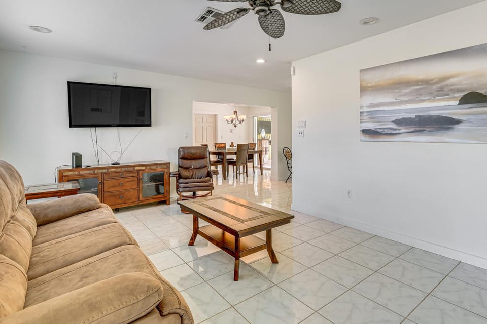 Dockside Punta Gorda Angler's Retreat on Canal! House in Florida
