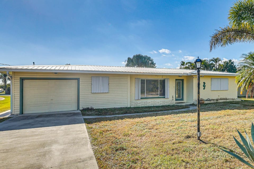 Dockside Punta Gorda Angler's Retreat on Canal! House in Florida