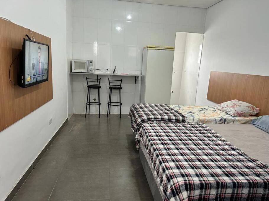 Bed, TV and multimedia, Photo of the whole room
