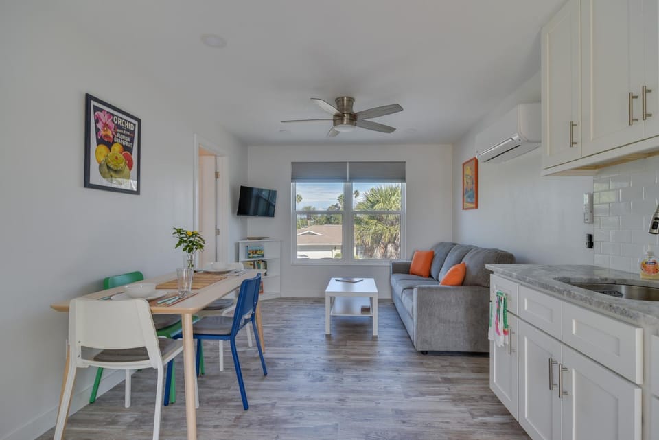 Indian Rocks Beach Getaway w/ Balcony + Bay View! Apartment in Indian Rocks Beach