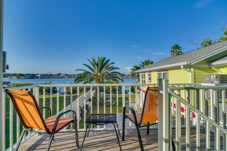 Indian Rocks Beach Getaway w/ Balcony + Bay View! Apartment in Indian Rocks Beach