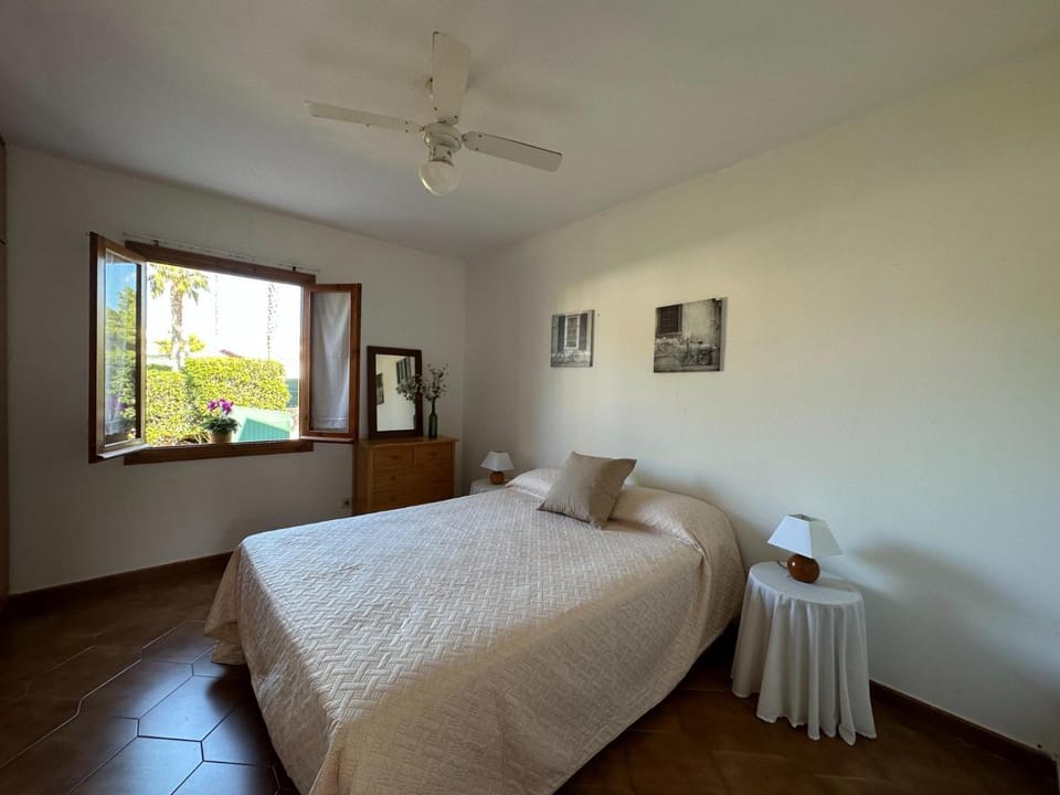 Bed, Bedroom, fireplace