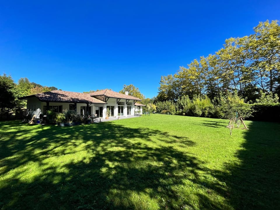 Property building, Day, Natural landscape, Garden, Garden view