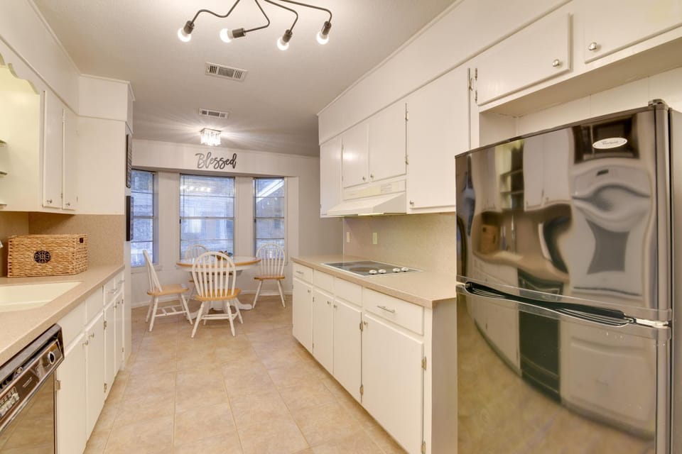 Beaumont Rental Home ~ 2 Mi to Gulf Terrace Park! House in Beaumont