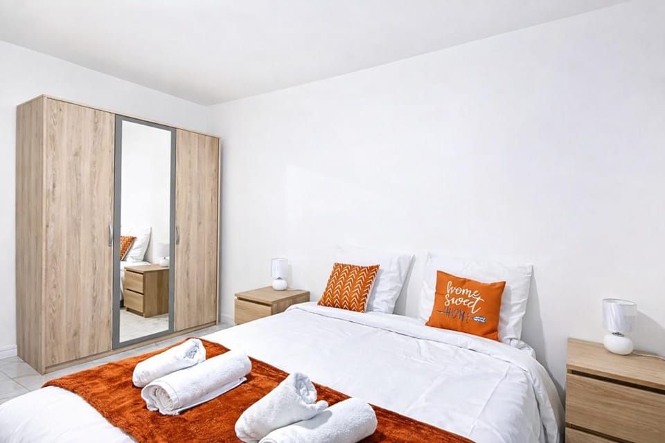 Bed, Photo of the whole room, Bedroom, wardrobe