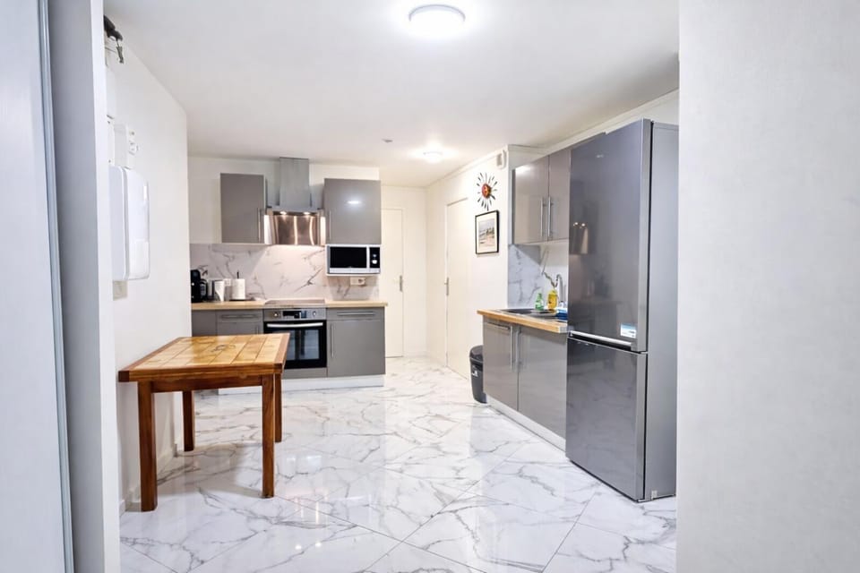 Kitchen or kitchenette, oven, stove