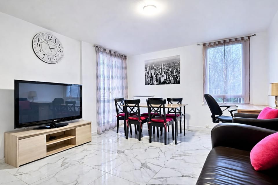 Communal lounge/ TV room, Living room, Seating area, Dining area