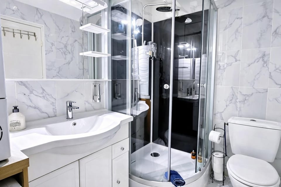 Shower, Toilet, Bathroom