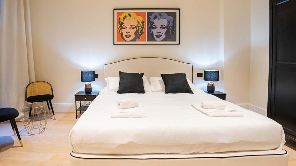 Bed, Photo of the whole room, Bedroom