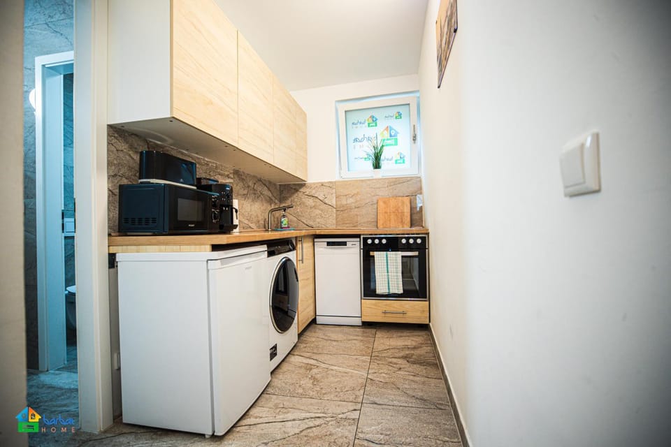 Coffee/tea facilities, Kitchen or kitchenette, dishwasher, microwave, minibar, oven, stove, toaster, washing machine, dryer