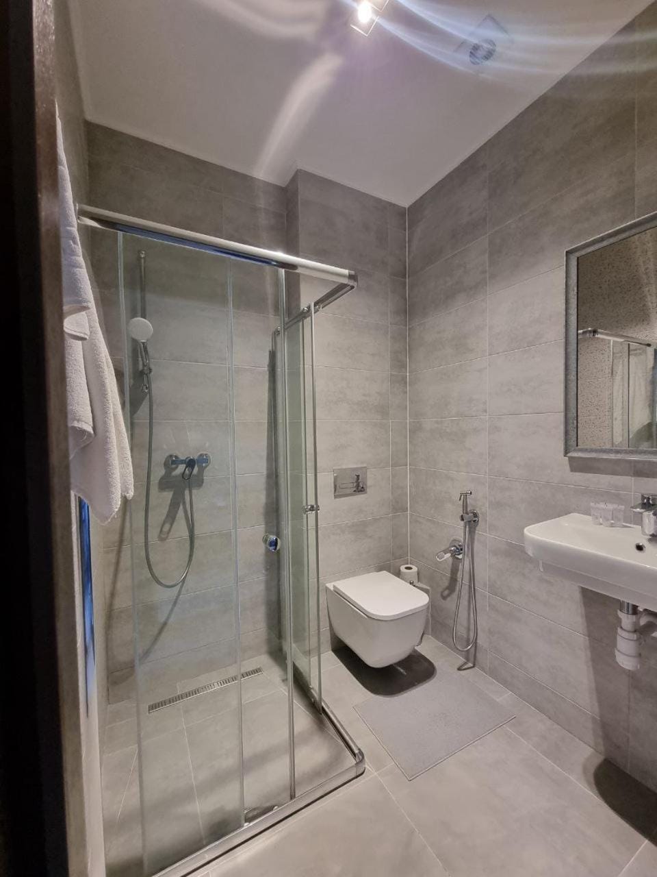 Shower, Bathroom, towels